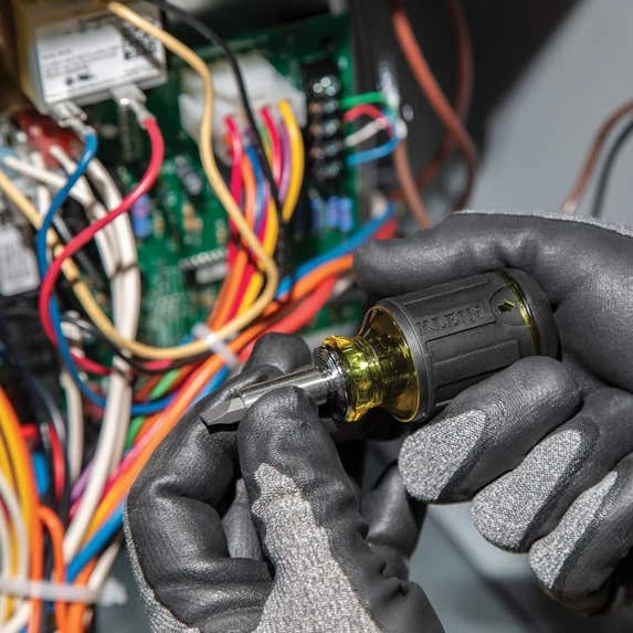 Klein Tools Klein 8-in-1 Multi-Bit Adjustable Length Stubby Screwdriver 32308 5 Klein Tools Klein 8-in-1 Multi-Bit Adjustable Length Stubby Screwdriver 32308 - Image 3